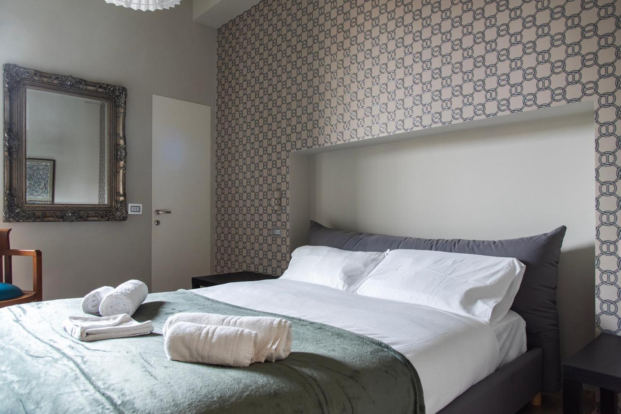 Youhosty - Chinatown Bright And Luxury Milão