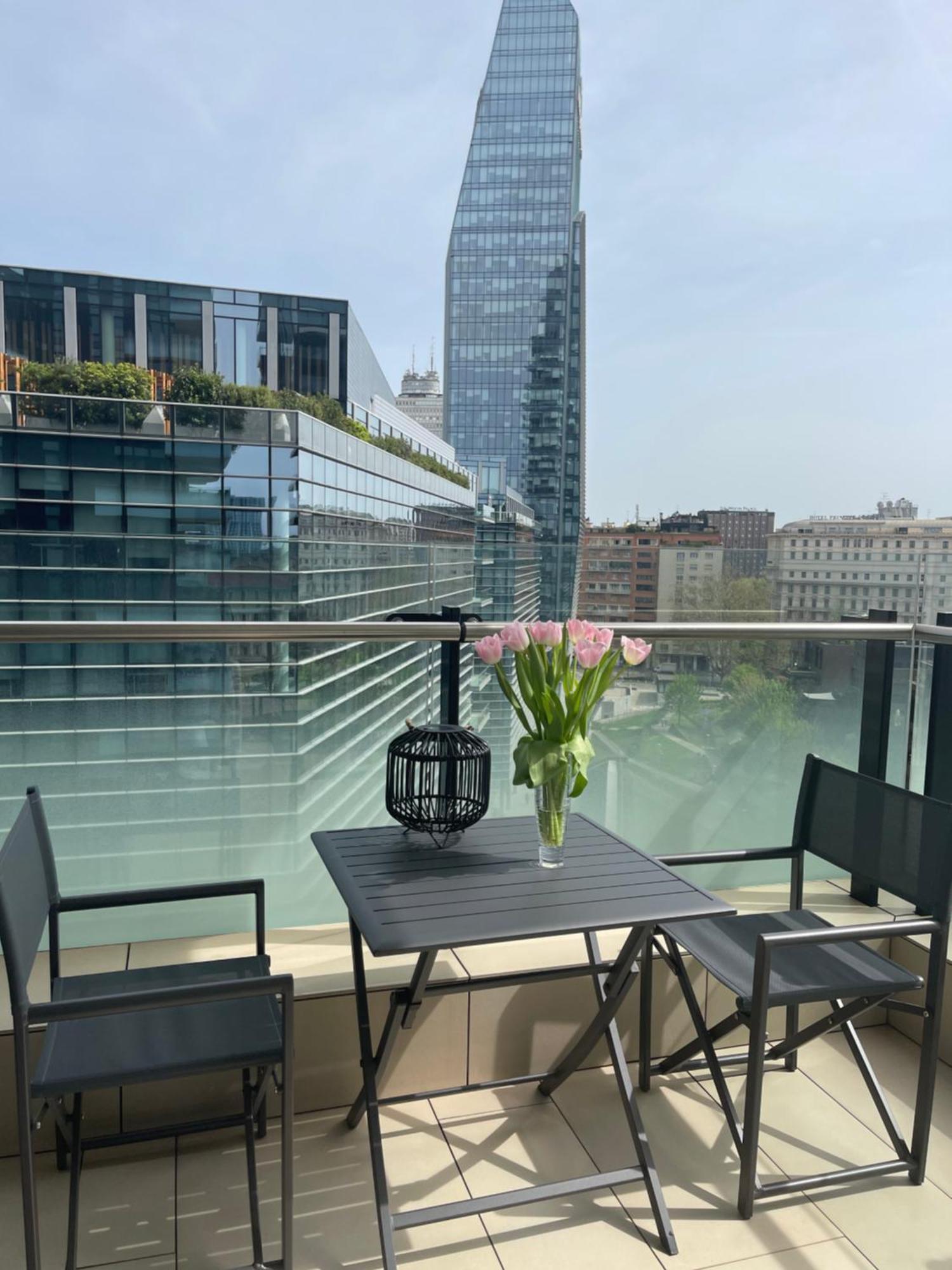 Sky High Dreams - Vista Duomo Apartment *