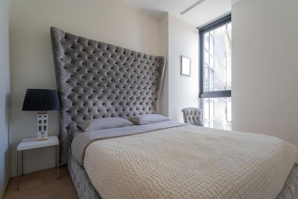 Sky High Dreams - Vista Duomo Apartment Milan