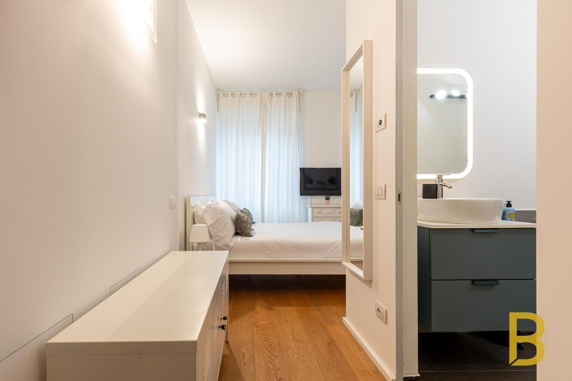 Apartment Beplace In De Amicis Milan