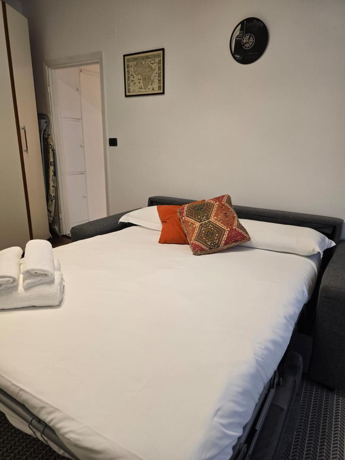 Apartment Hbhall Solari 11 Milan