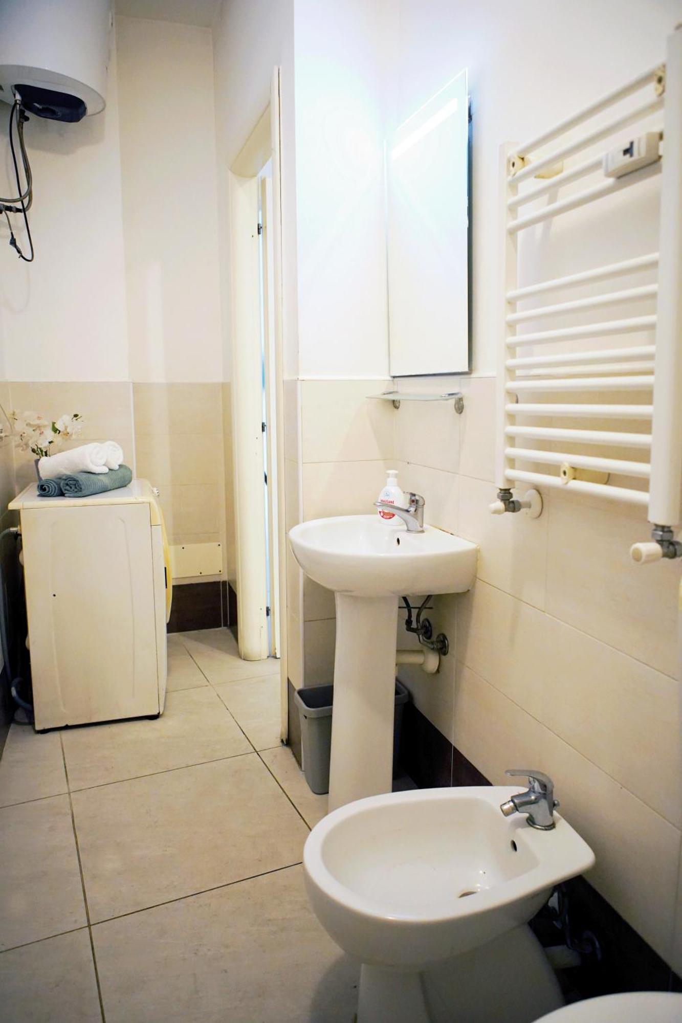 Smart Station Apartment *