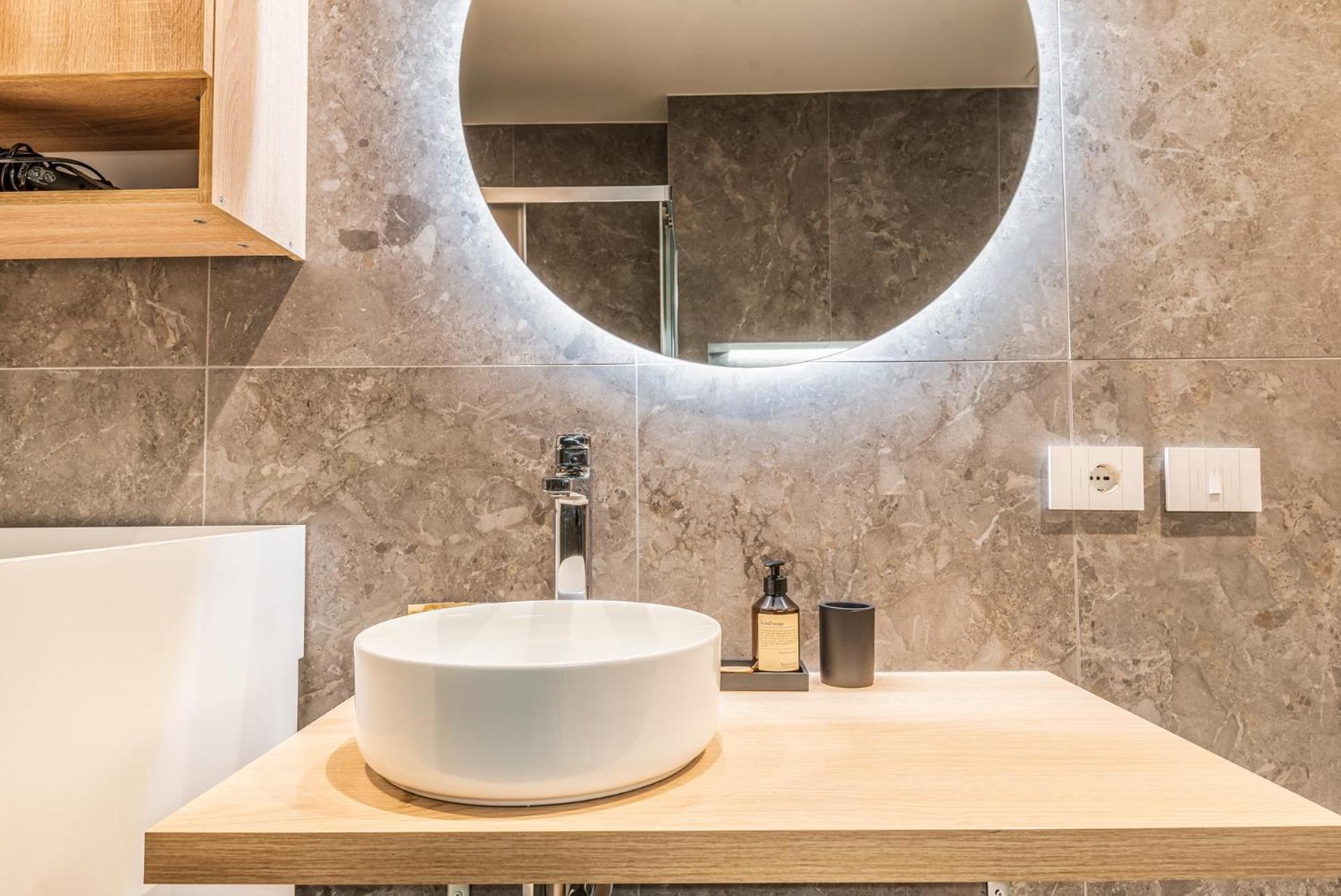 Brand New Via Melzi D'eril 18 4 Pax Apartment *