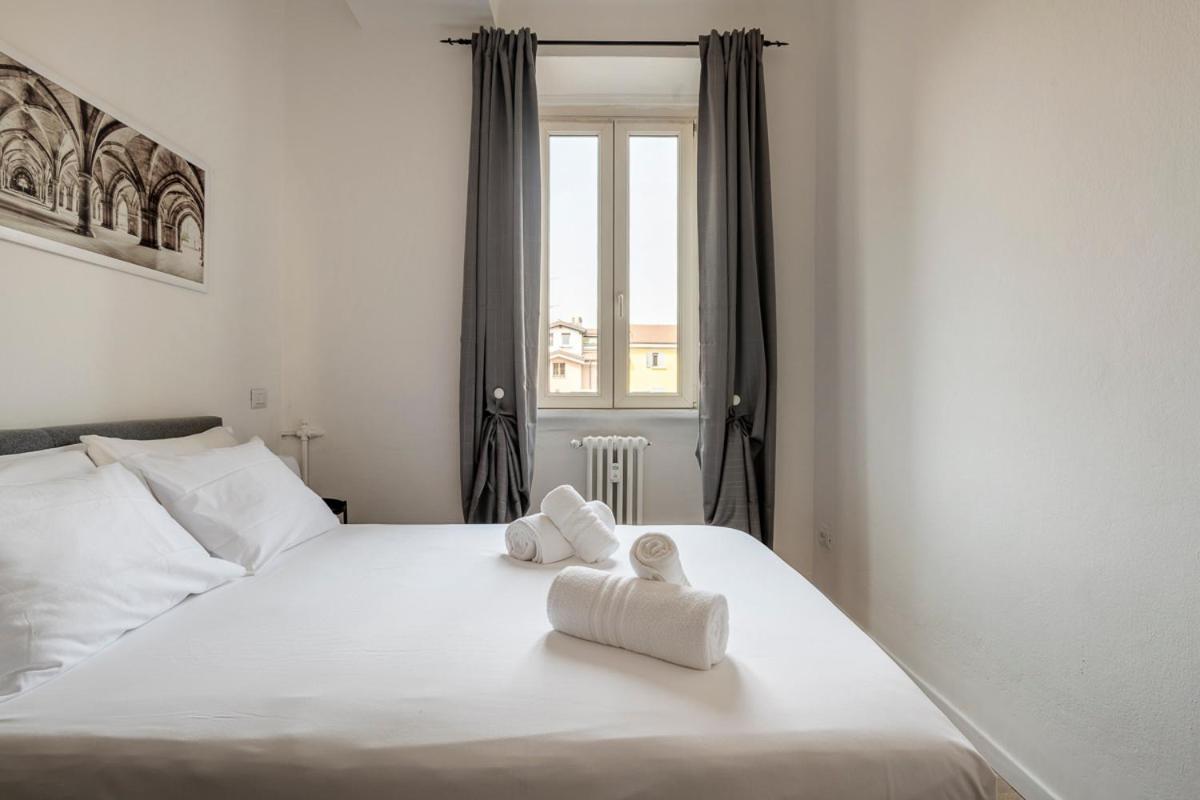 Exclusive 3 Bedrooms In Brera Apartment *