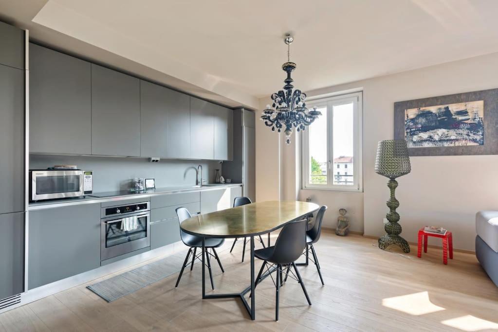 Easylife - Stylish Design In Fashion District Apartment
