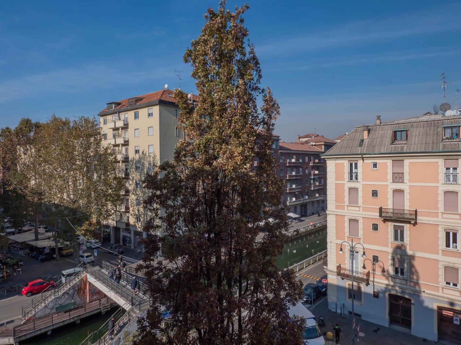 I Host - Ascanio Sforza 47 * Milan