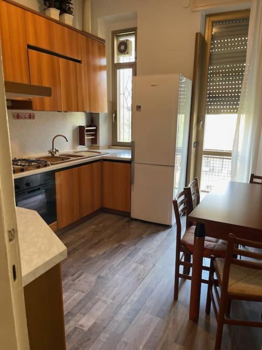Spacious And Bright Close To Fiera And San Siro Milão