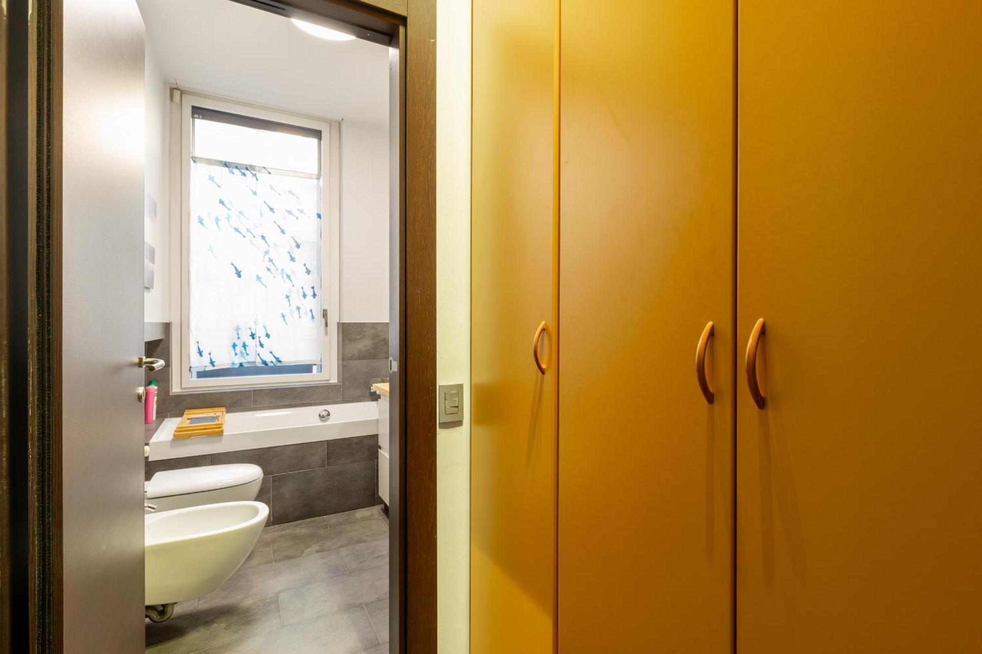Cairoli E Garage Apartment