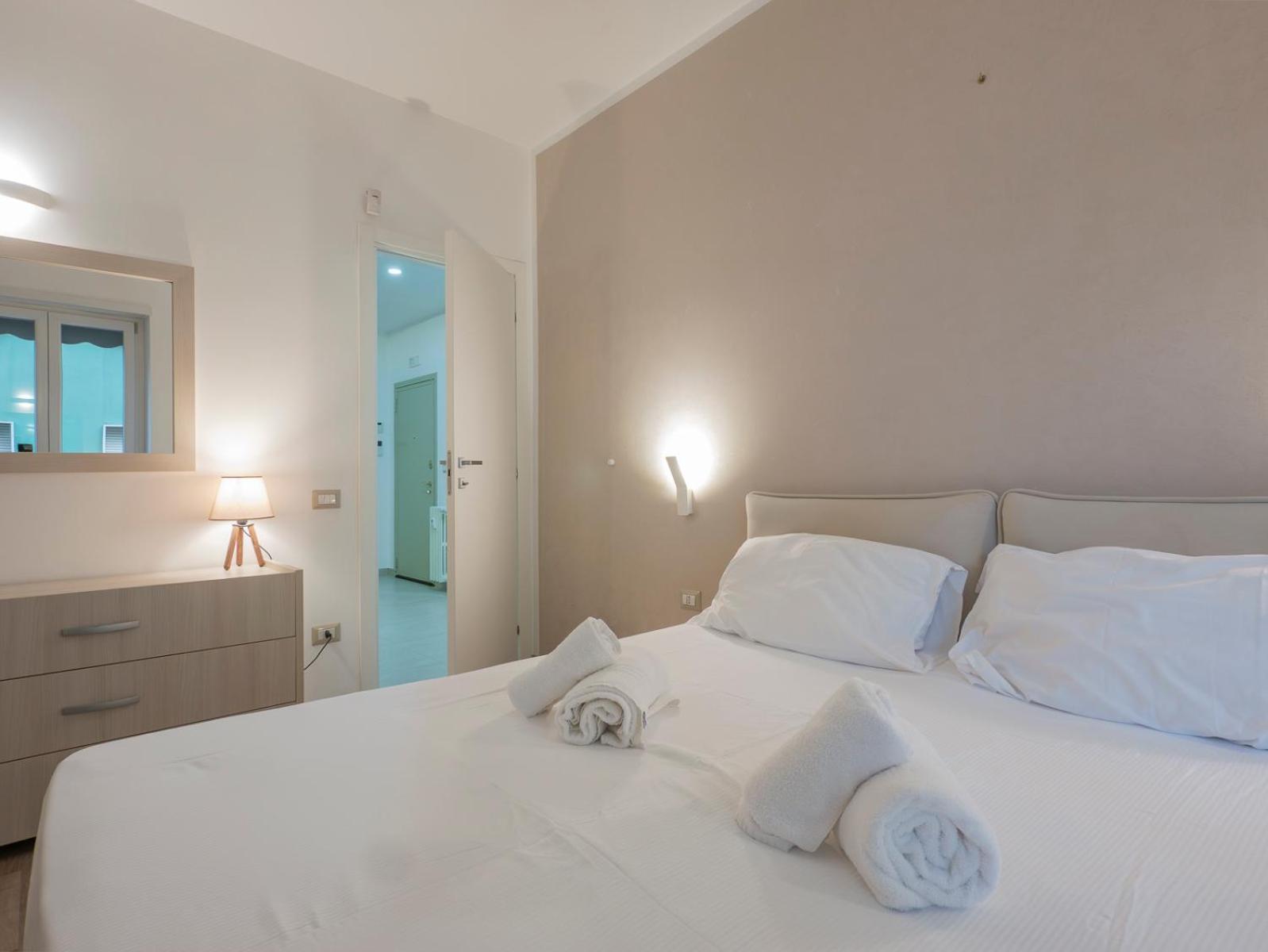 I Host - Della Torre 9 *