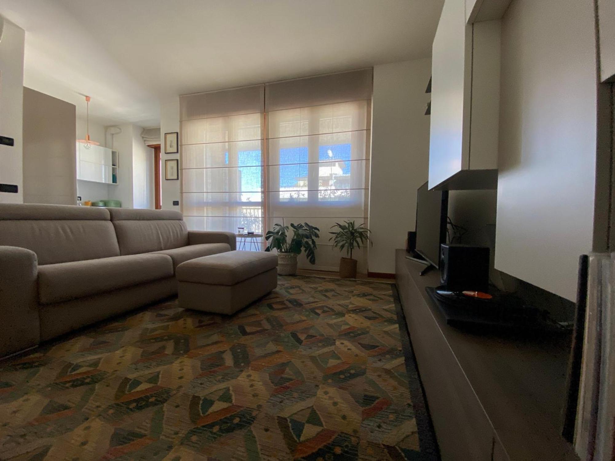 Apartment Bright Flat Prada District Milan