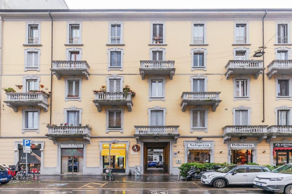 Apartment Elegante Pied-a-terre Stile & Comodita A Milan