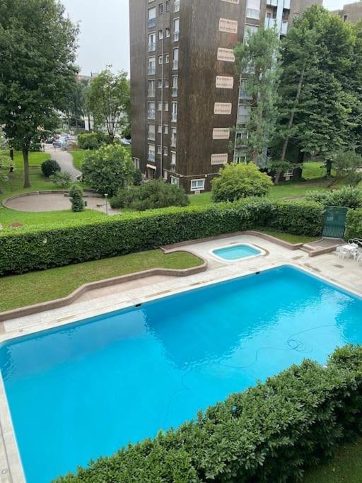 Apartamento Artsy Flat With Shared Pool