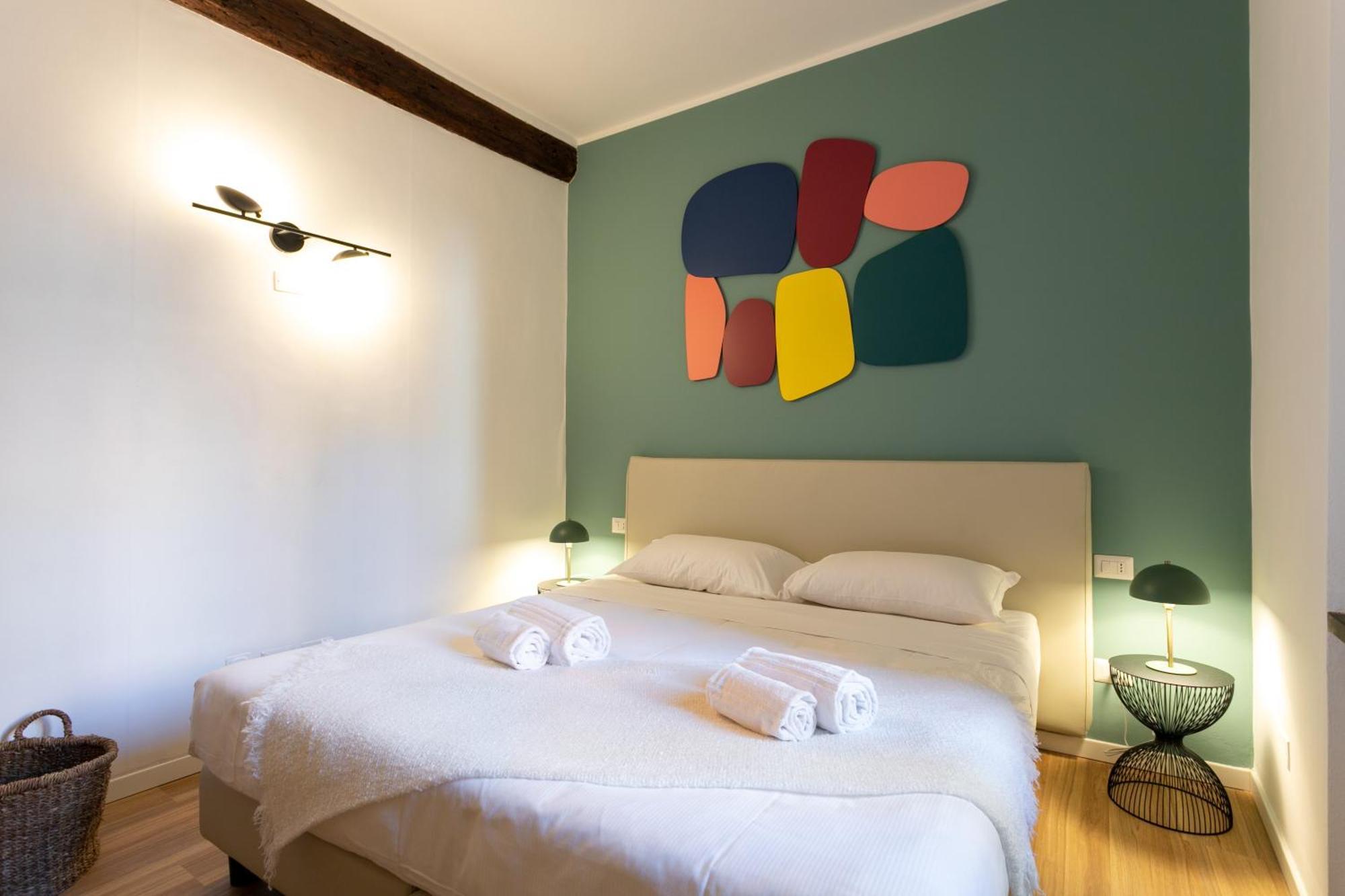 Apartment Co99- Large Lanzone *