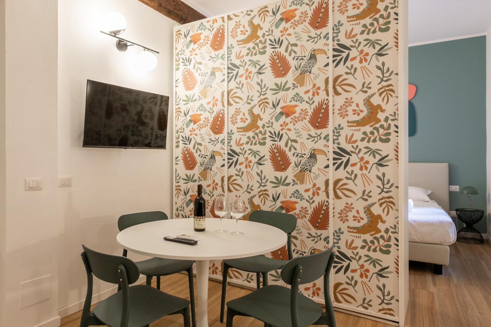 Co99- Large Lanzone Apartment Milan