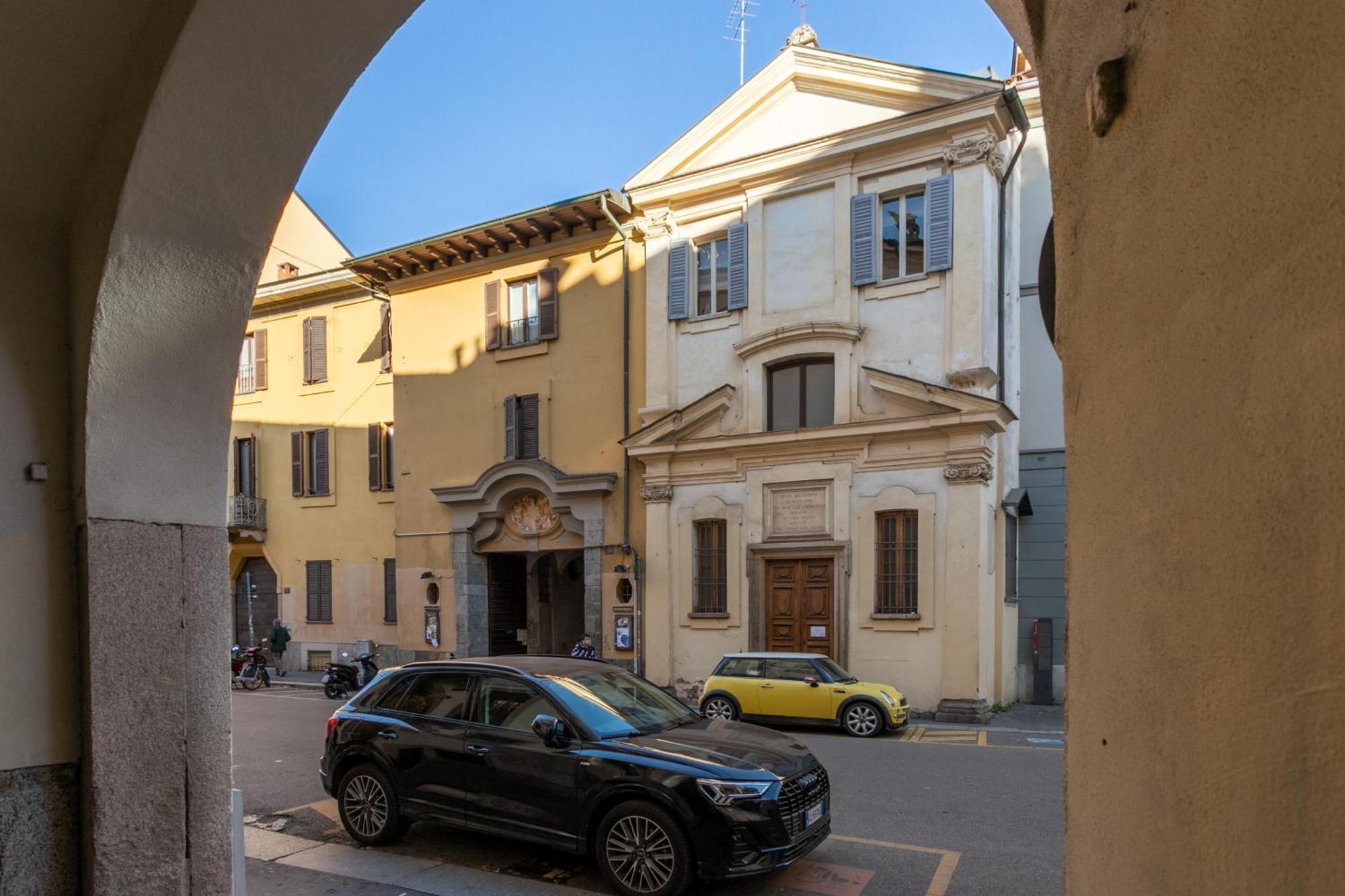 Co99- Large Lanzone Milan