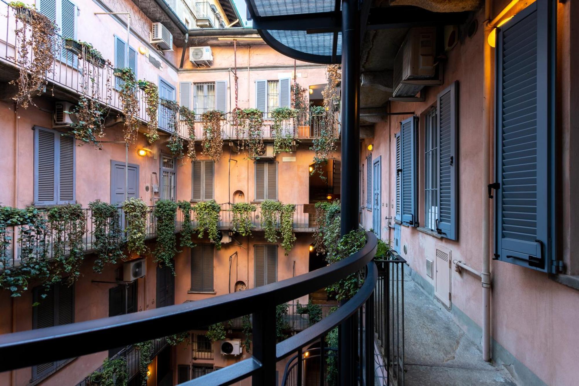 Co99- Large Lanzone Apartment