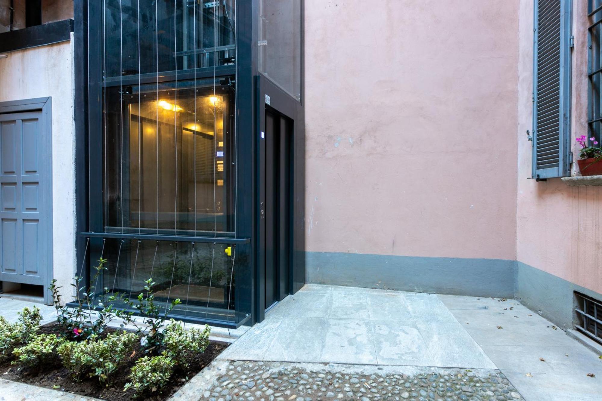 Co99- Large Lanzone Apartment *