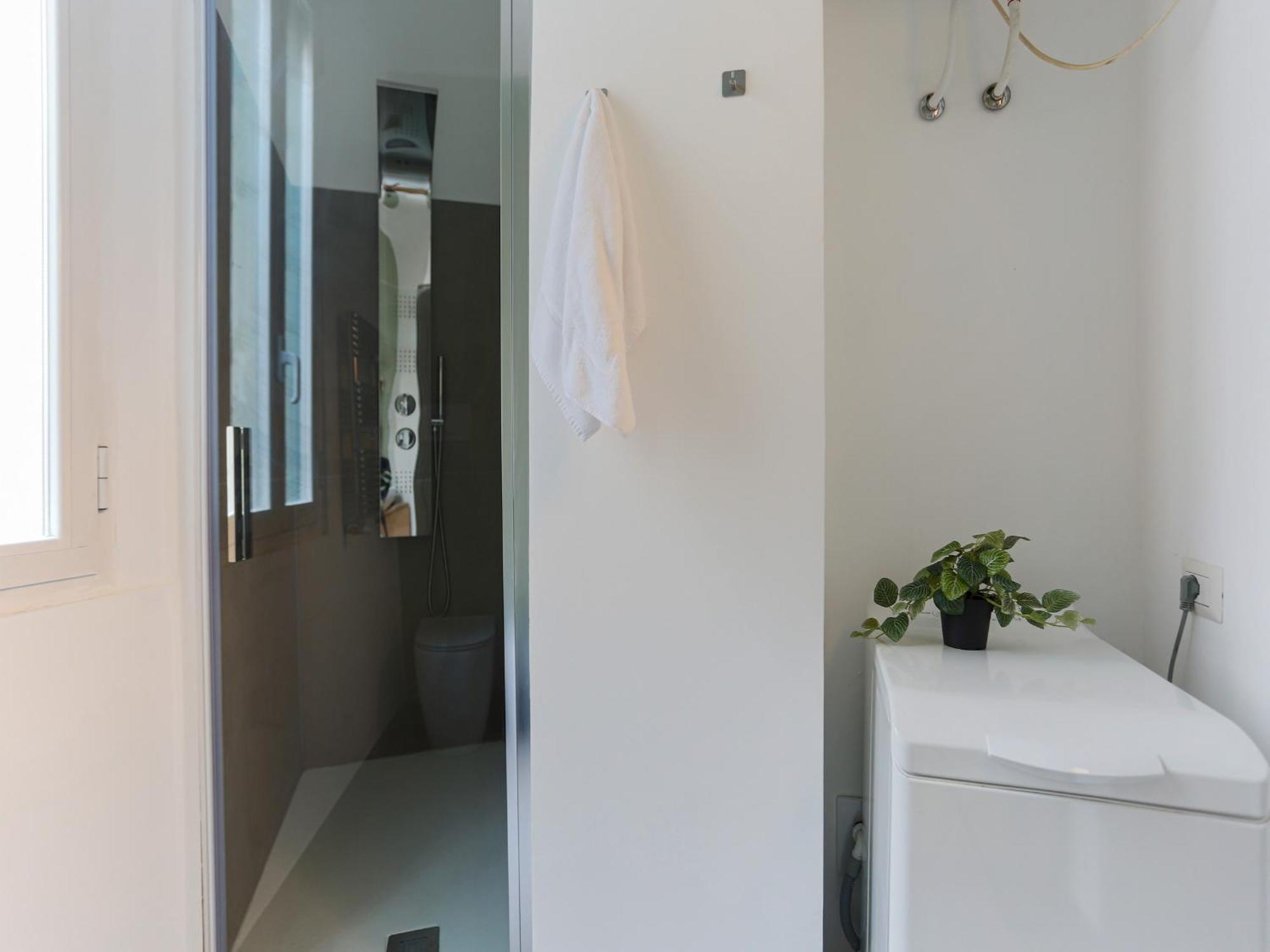 The Rent - Bright One Bedroom With Balcony In Moscova * Milan