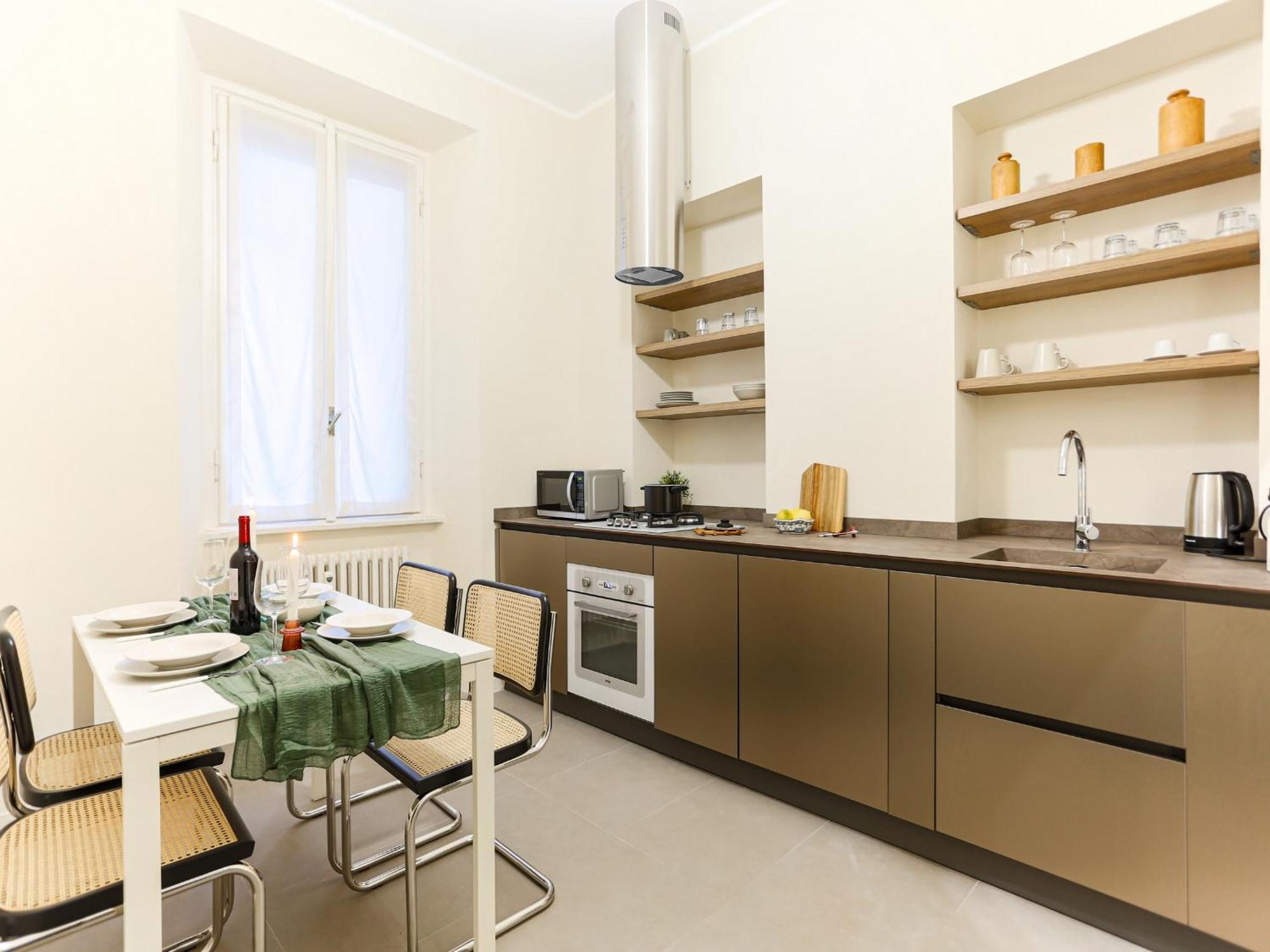 The Rent - Bright One Bedroom With Balcony In Moscova * Milan