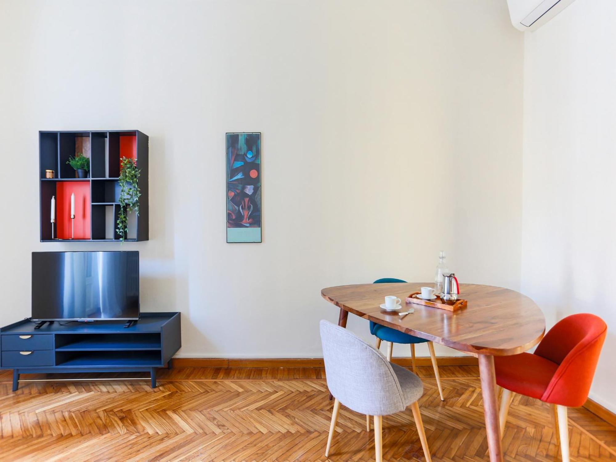 The Rent - Bright One Bedroom With Balcony In Moscova