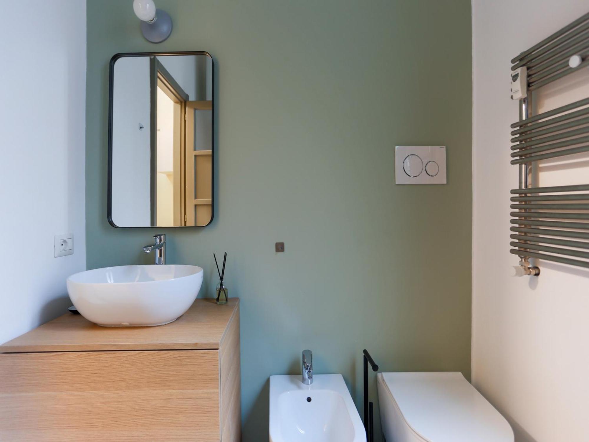 The Rent - Bright One Bedroom With Balcony In Moscova Milan