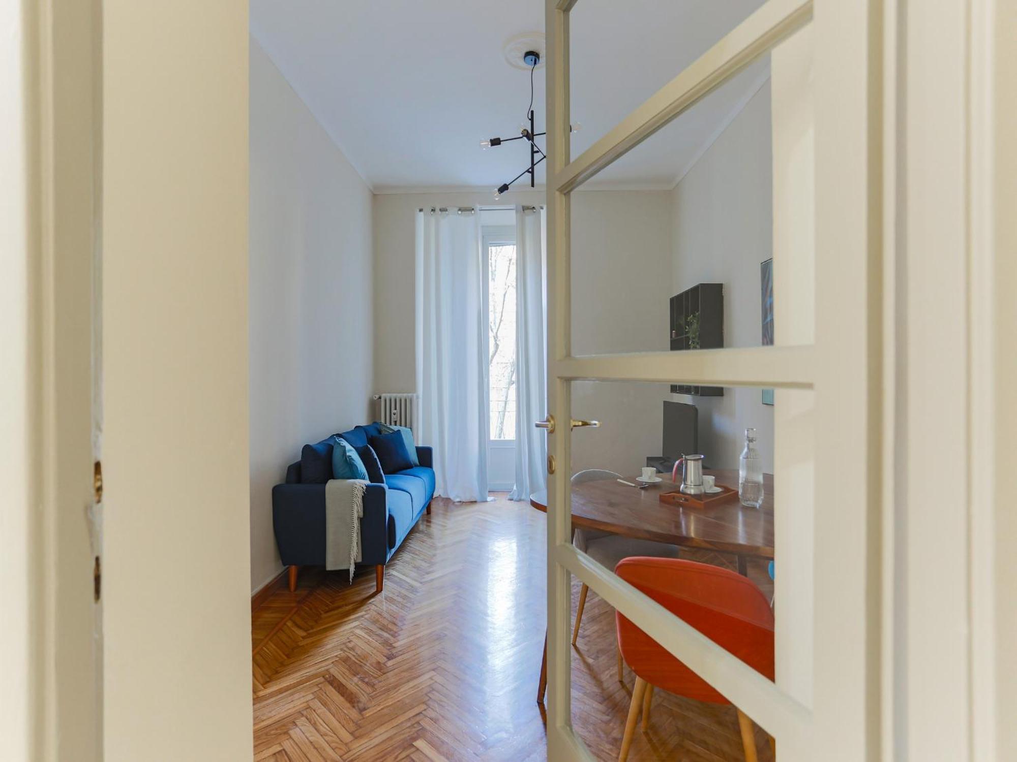 The Rent - Bright One Bedroom With Balcony In Moscova Milan