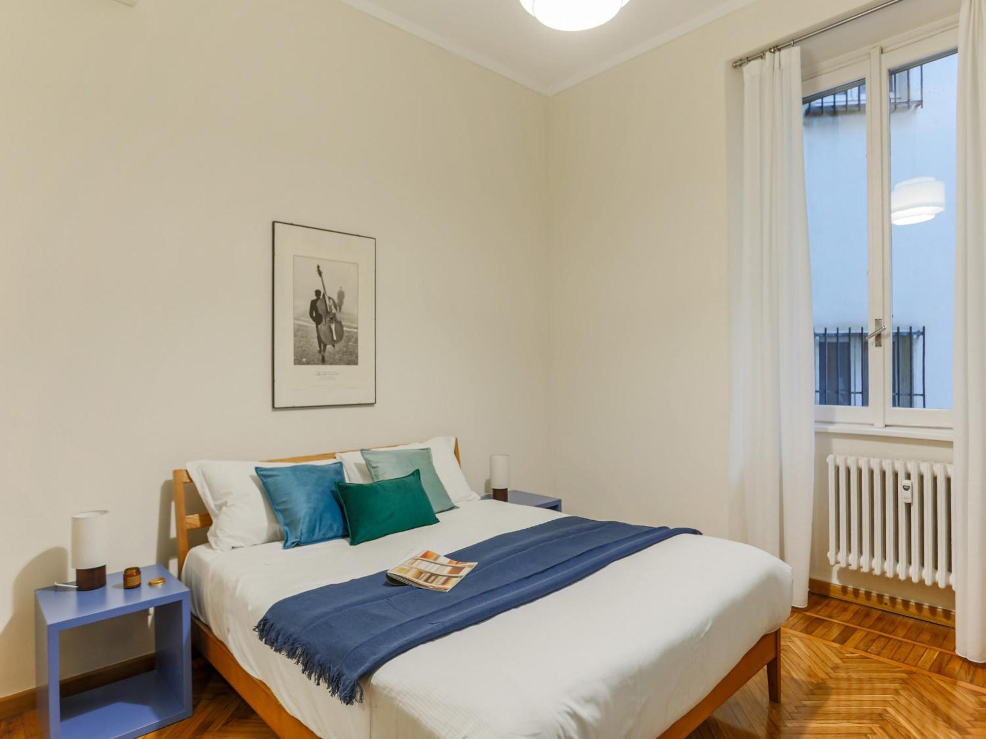 The Rent - Bright One Bedroom With Balcony In Moscova * Milan