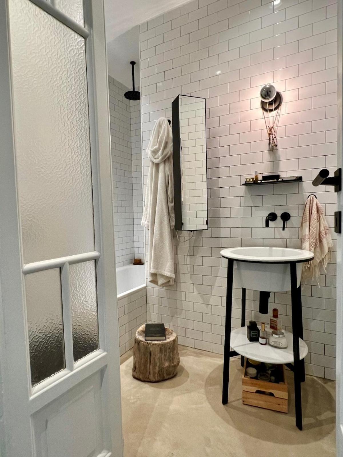 Lovely One Bedroom In Apartment *