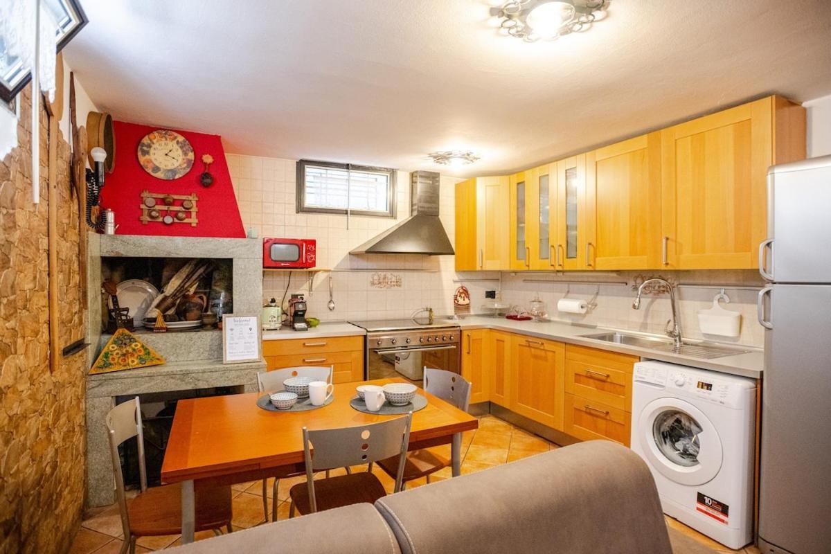 Great Tavern In Apartment Milan