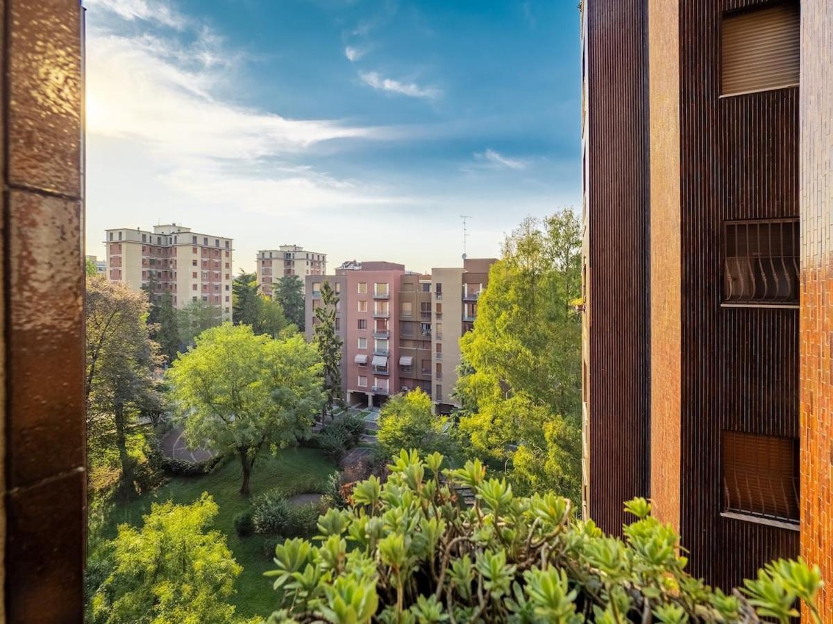 Cozy In The Green, Close To Blue And Red Metro *