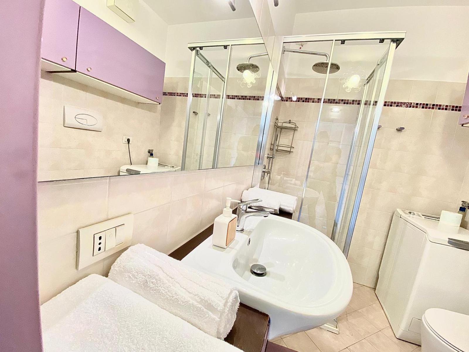 Nel Cuore Di Viale Certosa Milano, Comodo Per Raggiungere Centro Storico, Rho Fiera Milano, Eventi E Concerti, Con Parcheggio Privato Interno A Scelta Apartment Milan