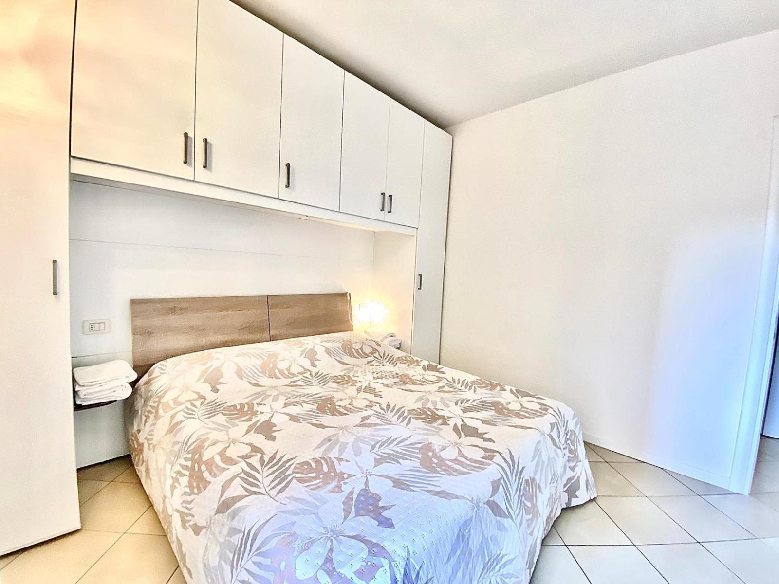 Apartment Nel Cuore Di Viale Certosa Milano, Comodo Per Raggiungere Centro Storico, Rho Fiera Milano, Eventi E Concerti, Con Parcheggio Privato Interno A Scelta *