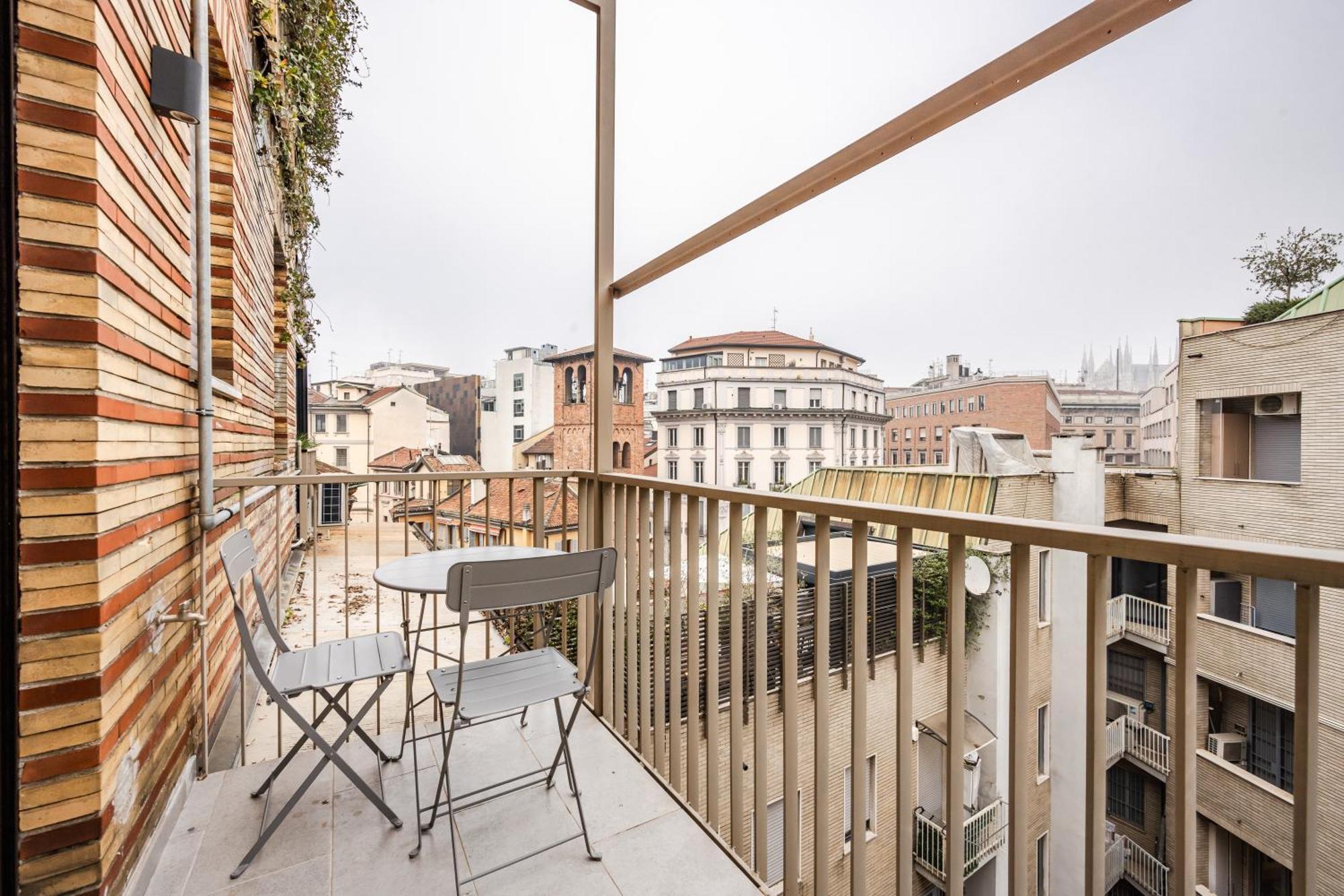 Luxury With View Steps From The Duomo Milão