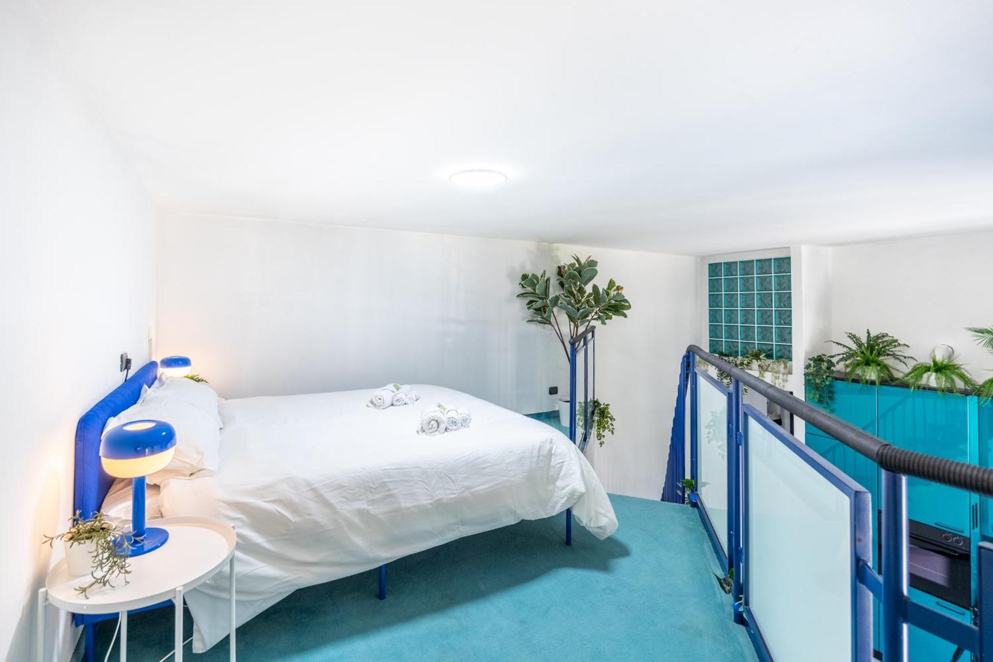 Blue Loft In The Heart Of Milan, Next To Metro Station Apartment *