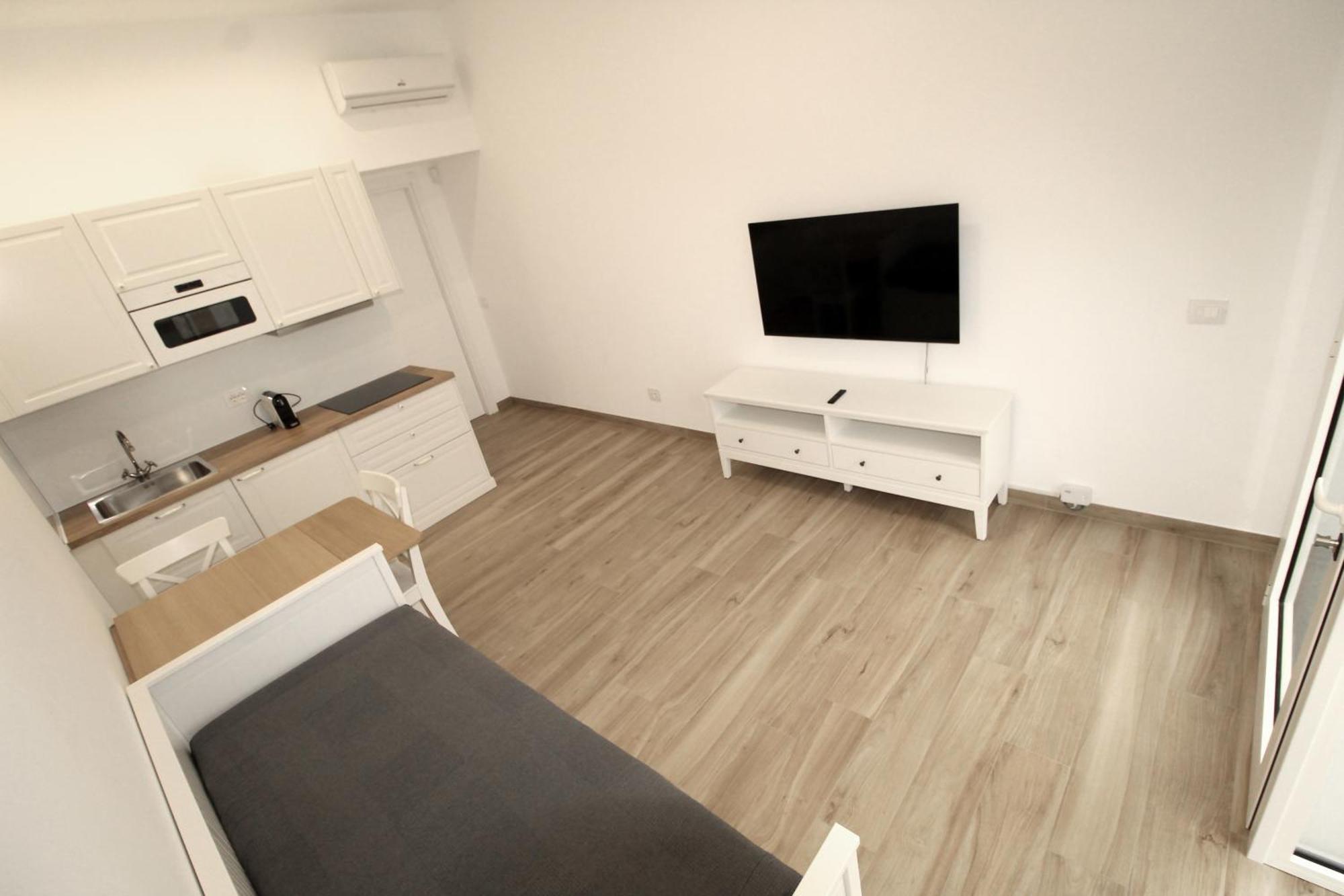 Logical Via P Rossi 19 Apartment