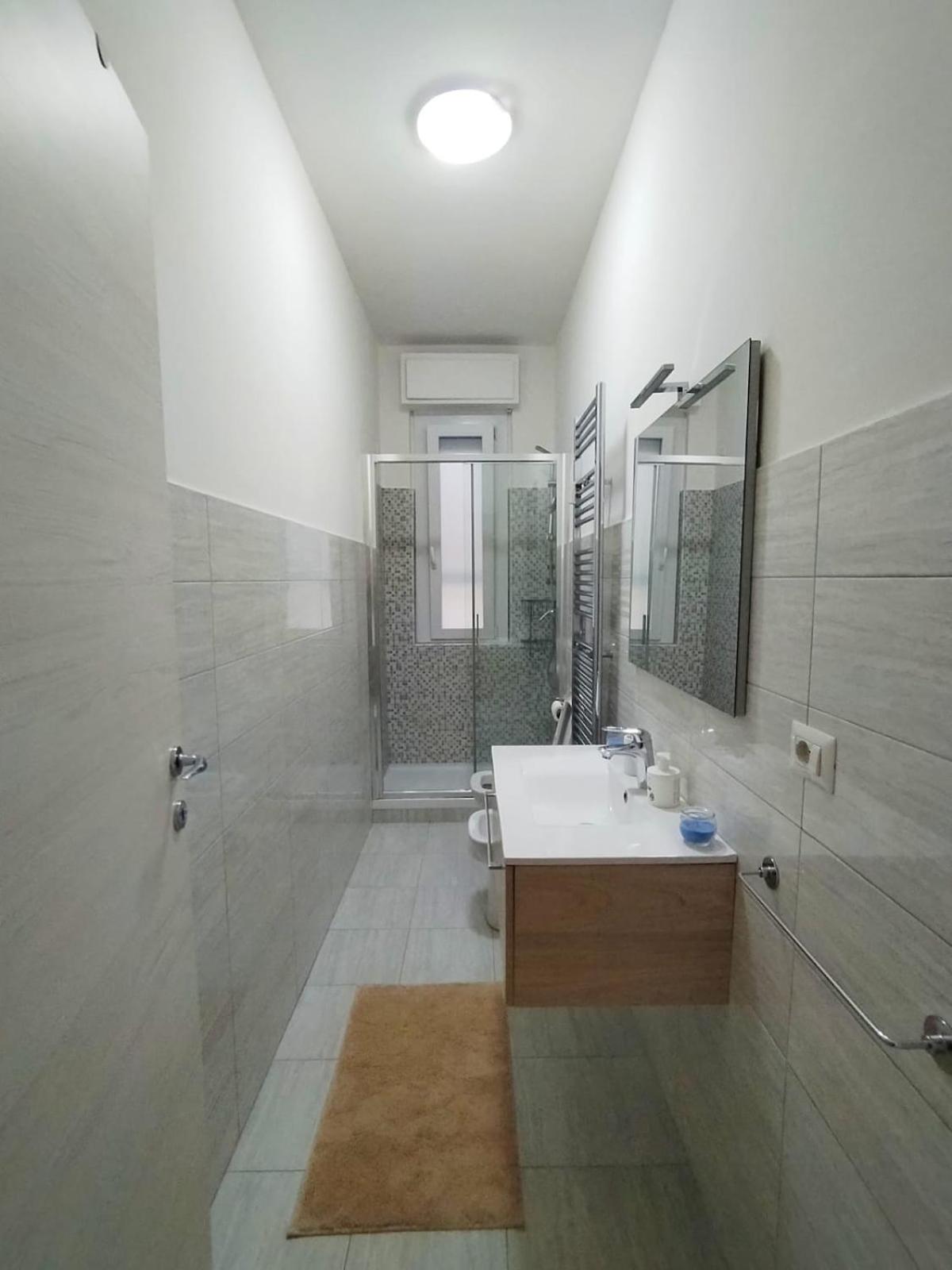 Vicino Metro Precotto Ristrutturato Apartment