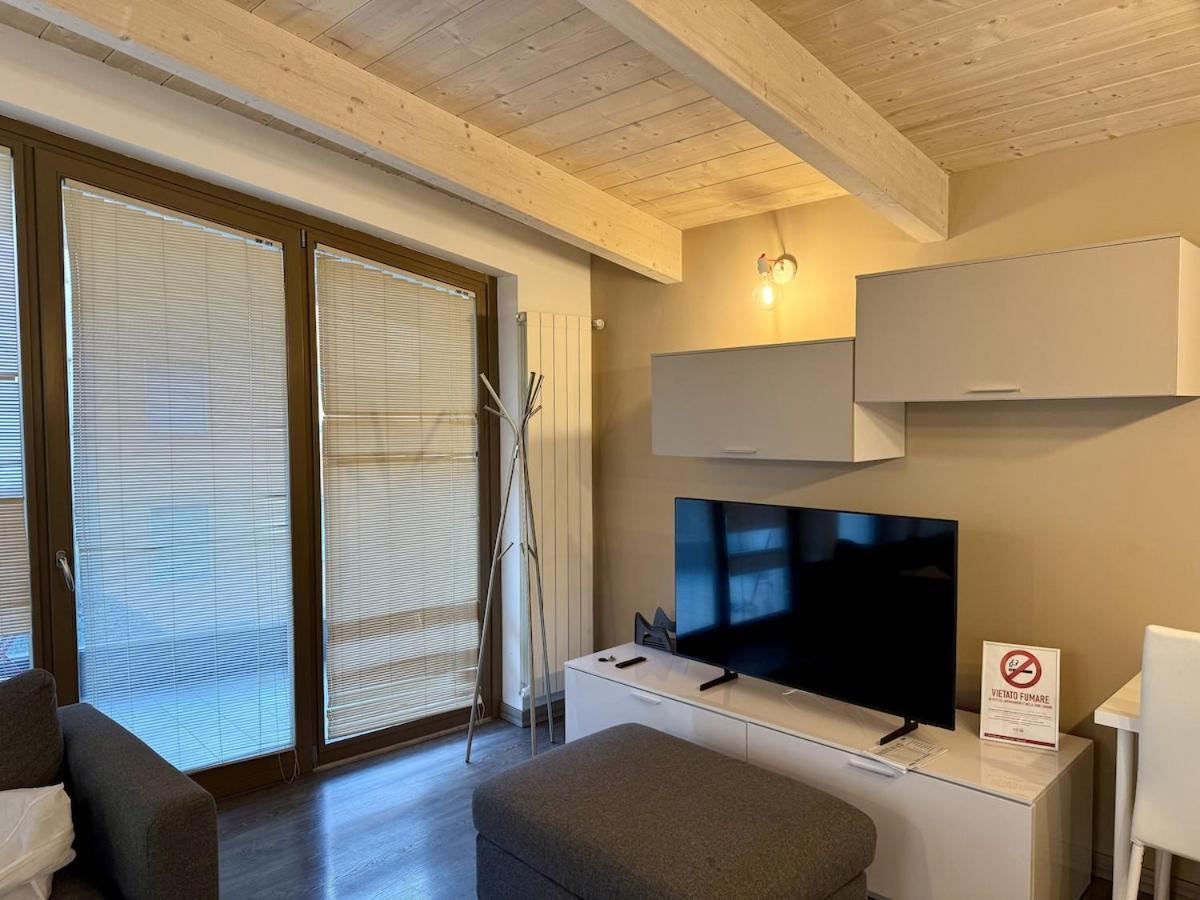 Dingo's House - 5 Minutes From M3 Apartment *