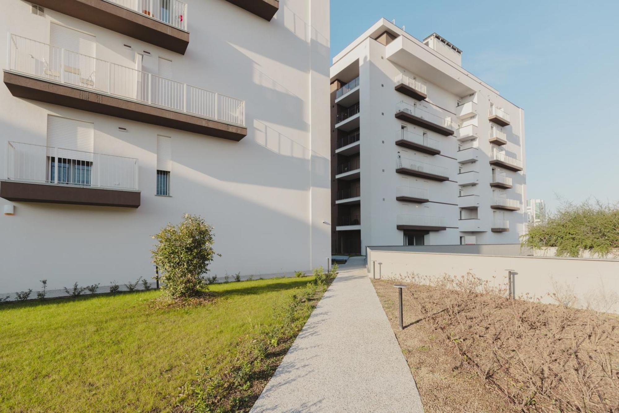 Gohost - Modern And Bright With Terrace And Balcony