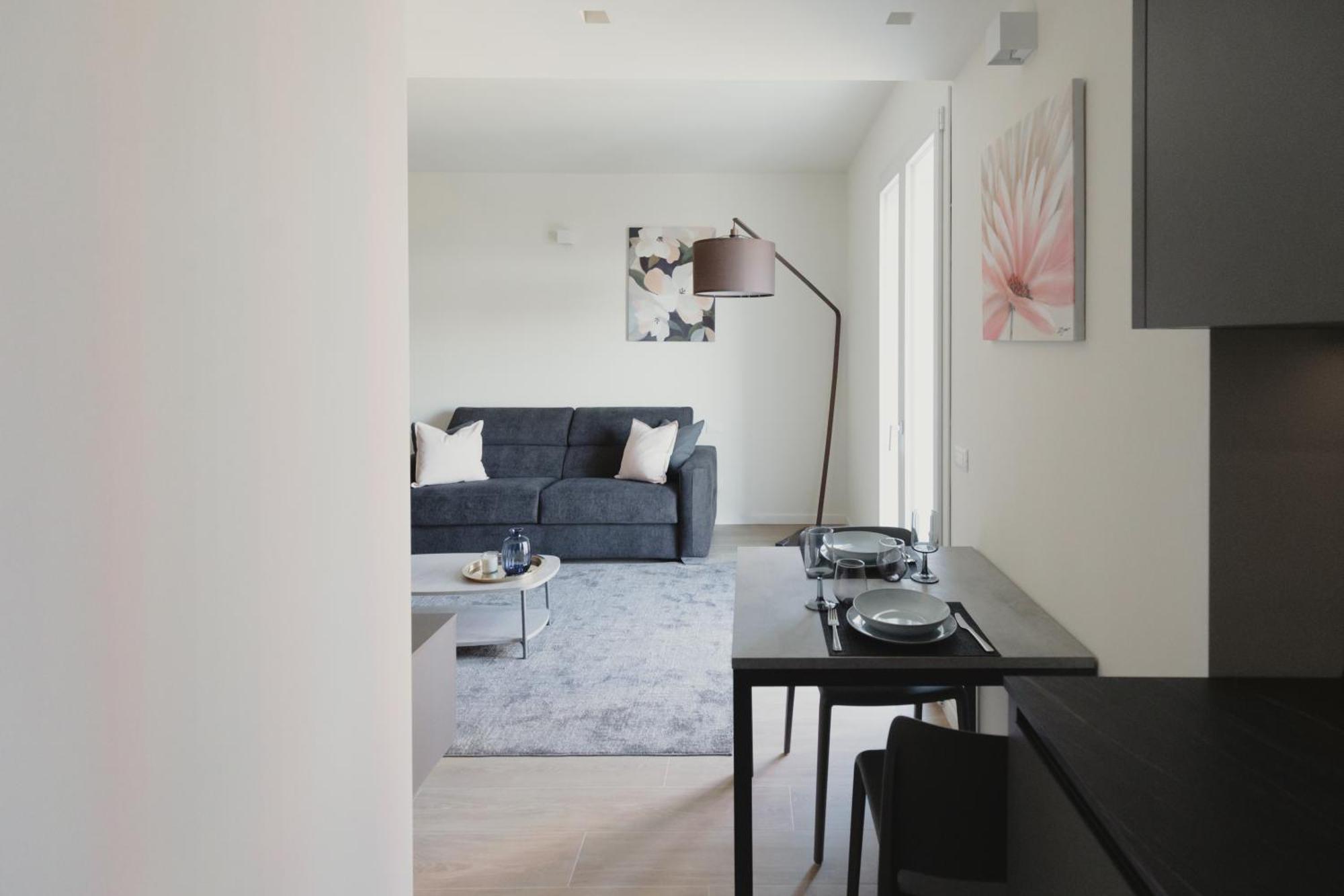 Gohost - Modern And Bright With Terrace And Balcony