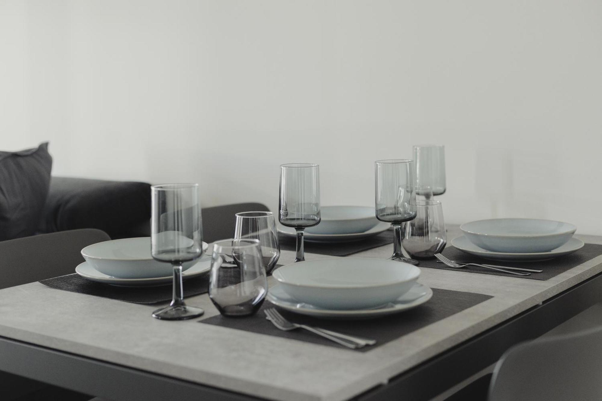 Gohost - Modern And Bright With Terrace And Balcony