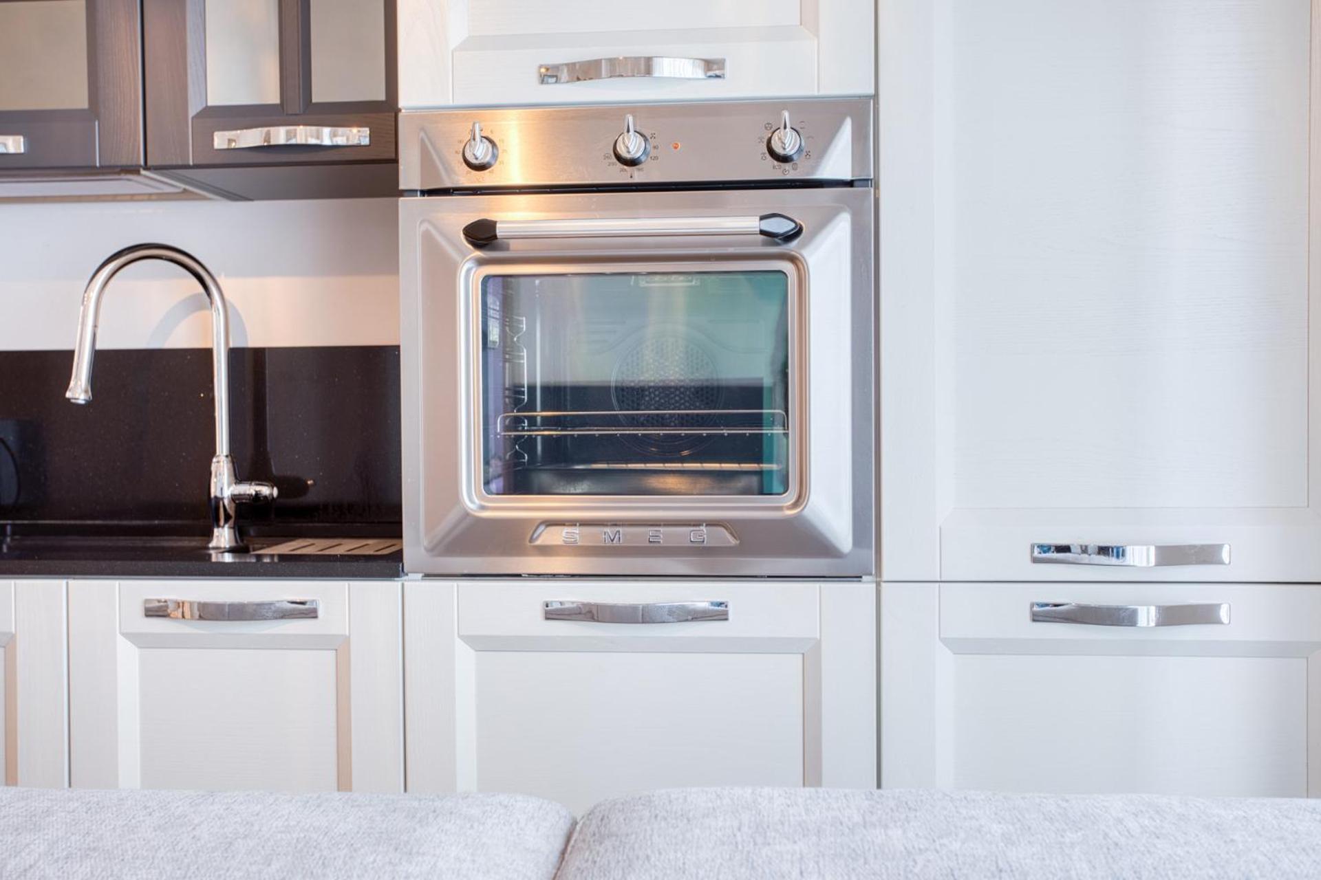 Easylife - Eleganza Moderna Vicino A Life Apartment