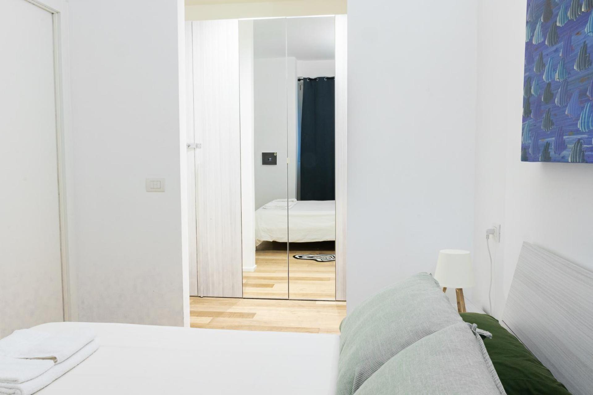 Fashion & Design - Metro California Apartment *