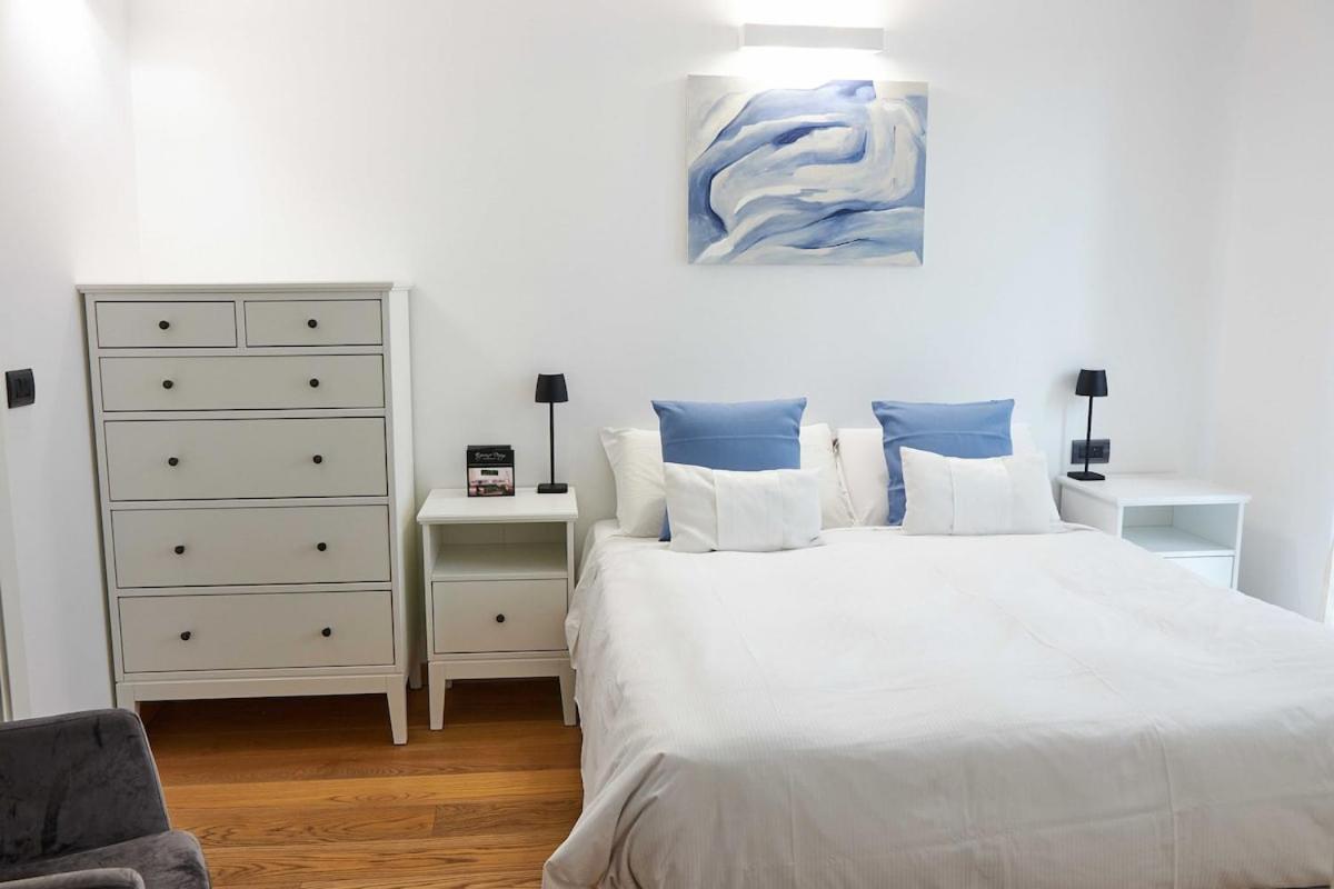 Experience Design King Apartment *