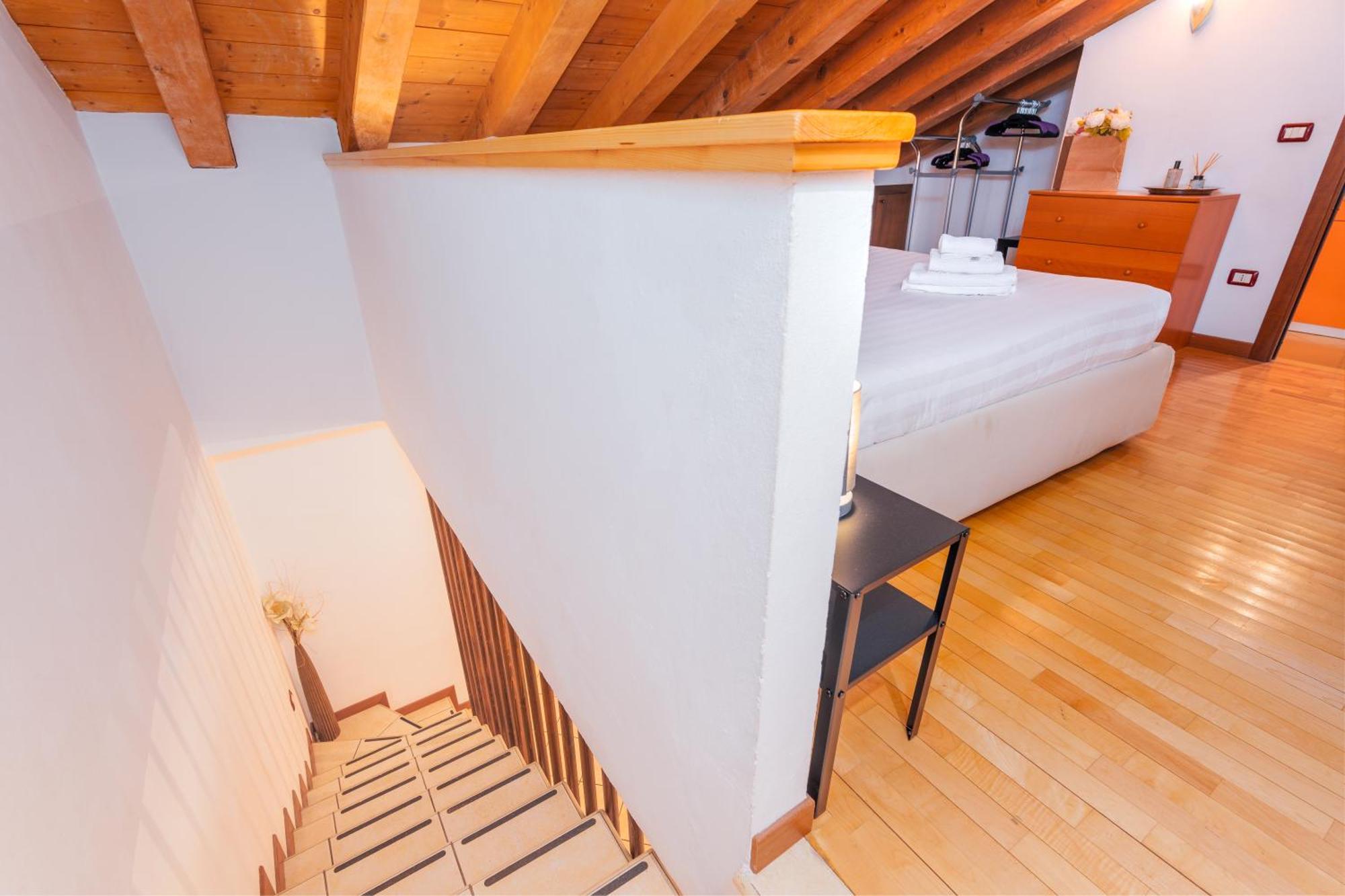 Apartment Keys Of Italy - Salutati Stylish Bedroom *