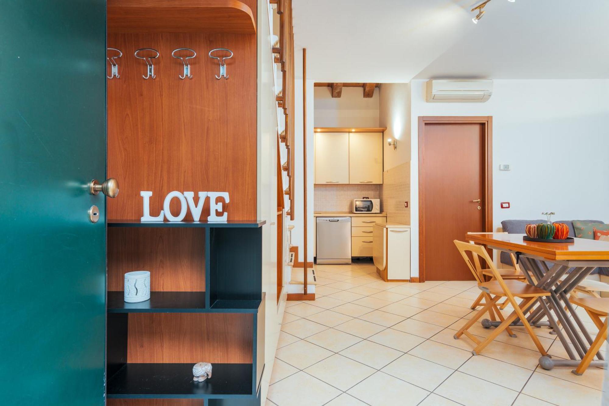 Apartment Keys Of Italy - Salutati Stylish Bedroom *