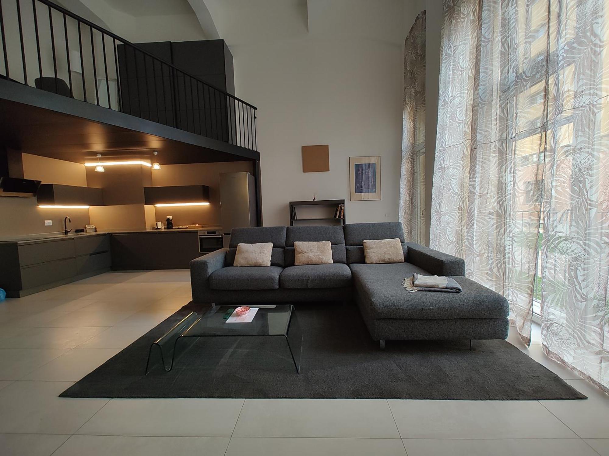 Space Loft - Close To M5 Subway - Free Parking - Sky & Netflix Tv Apartamento