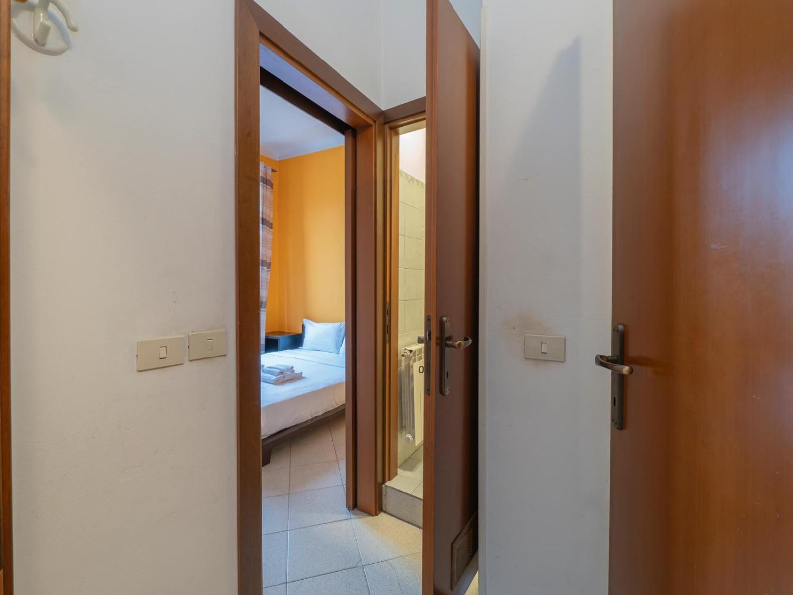 Ampio Biolocale Vicino Stazione Apartment Milan