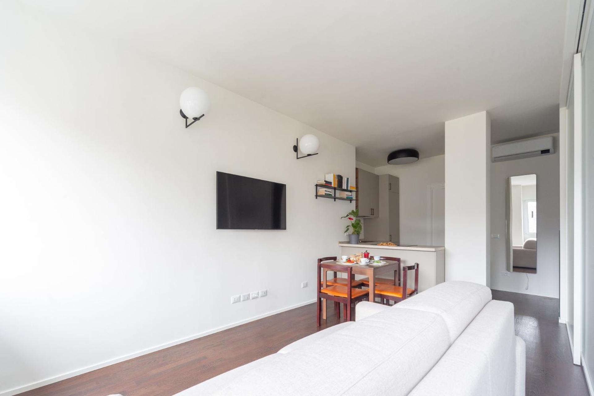 Charming & Bright Near Milan's Fashion District Aparthotel Milan