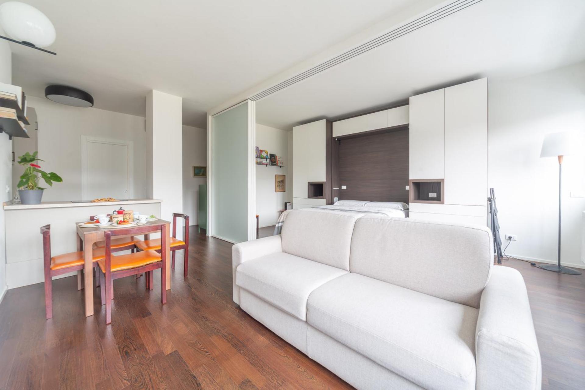 Charming & Bright Near Milan's Fashion District Aparthotel