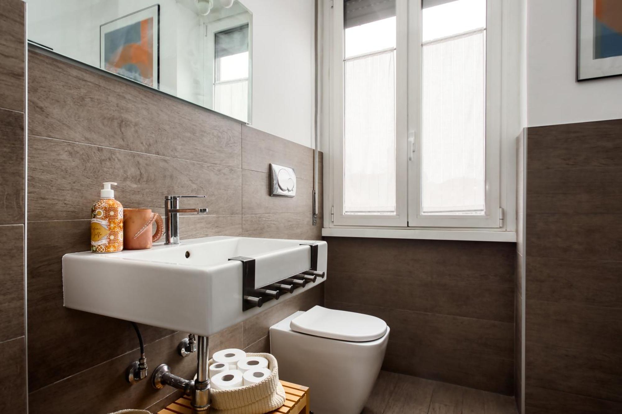 Luxury Flat Design District - Isola Apartment *